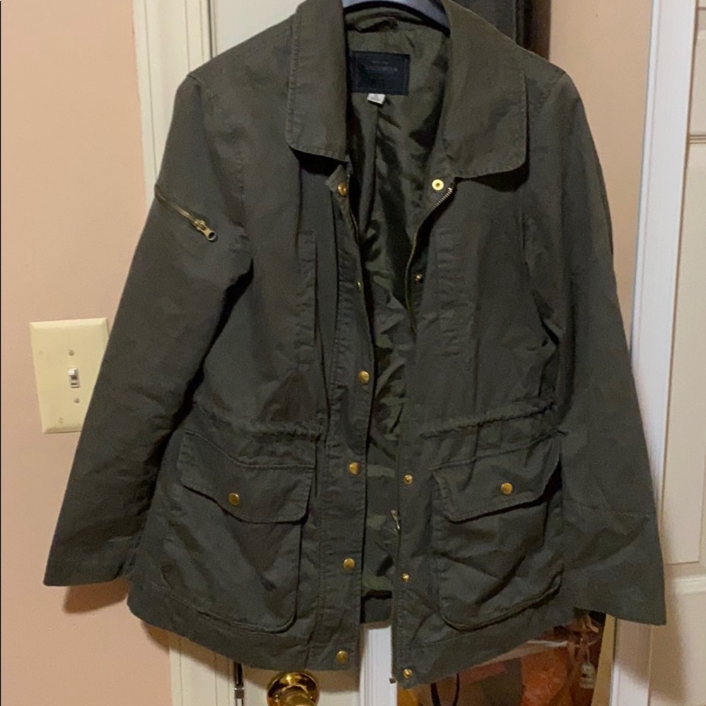 Fall Zip Up Army Green Jacket!